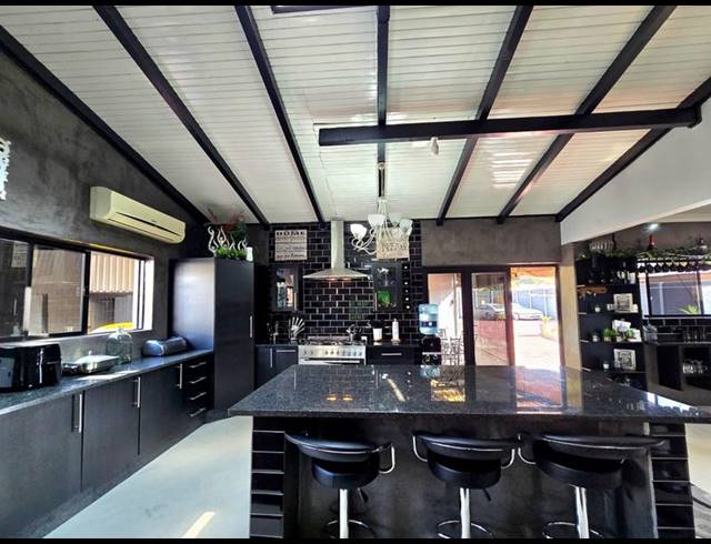 5 BEDROOM HOUSE FOR SALE IN RACEVIEW
